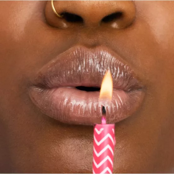 Essence Birthday Bomb Shinny Lipgloss 01